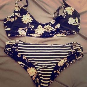 Billabong Bikini with Reversible Bottoms.